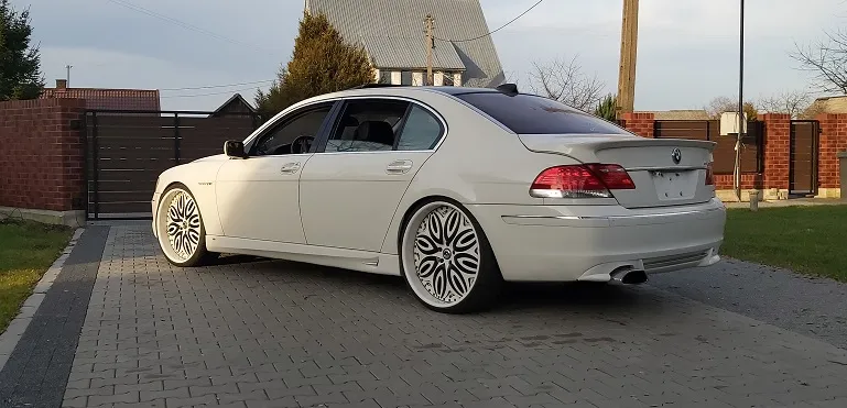 This image has an empty alt attribute; its file name is 760i.jpg